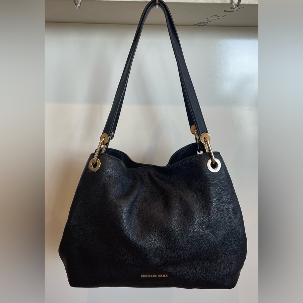 Micheal Kors Raven Large Leather Shoulder Bag Black with Gold Hardware - Picture 4 of 7